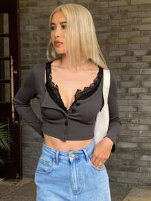 Livesso 撞色蕾丝纽扣前开襟短款T恤外出上衣，秋季长袖女装上衣 - 灰色 - 查看 5