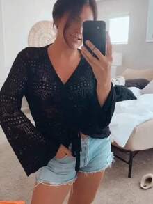 Women's Crochet Off Shoulder Crop Top Flowy Bell Sleeve Pullover With Sheer Detail Boho Ruched Fall Winter Christmas Holiday - 黑色 - 查看 4