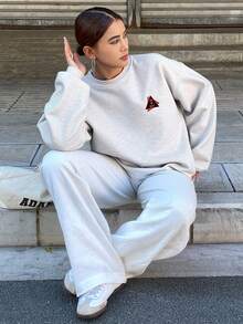 Livesso Sudadera holgada de felpa gruesa, de estilo casual y urbano, con cuello redondo, decorada con un patrón de contraste floral gris en la parte delantera, para mujer, para invierno - Gris - Ver 6