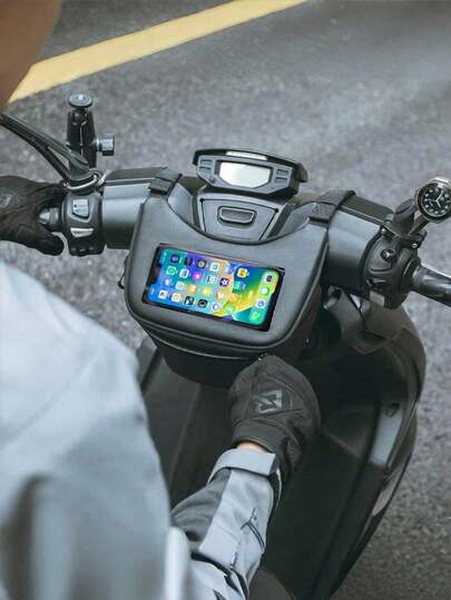 Waterproof Motorcycle Handlebar Bag With Touch Screen Window – 2-In-1 Navigation & Storage, Essential Practical Gear For Riding-Tailor-Made For Riding Scenarios, It Integrates Touch Screen Navigation, Large-Capacity Storage, And All-Scene Waterproofing. Universally Compatible With Motorcycles, Electric Bikes, Bicycles And Other Vehicle Types, It's A Thoughtful Accessory That Enhances Riding Safety And Convenience.