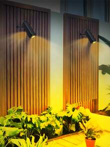 1pc Solar Spotlight, Outdoor Waterproof LED Floodlight, Garden Landscape Tree Lighting, Suitable For Lawn Landscaping, Tree Illumination, Courtyard Decoration, Night Atmosphere And Landscape Lighting Scenes