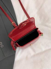 Retro Mini Crossbody Bag, Women's Chic Small Round Flap Shoulder Bag - Red - View 5