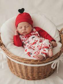 Conjunto de bebé para San Valentín: mono de manga larga con estampado de letras, pantalones con tirantes y gorro con estampado de corazones. - Rojo - Ver 5