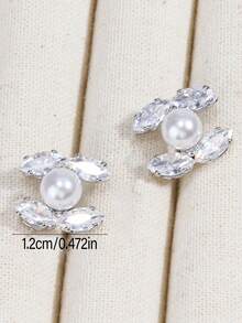 2 件水晶莱茵石榄尖形蝴蝶夹式耳环