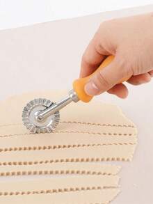 1pc Kitchen Baking Zinc Alloy Triangular Dumpling Mold With Plastic/Wood Handle, Triangular Pasta Cutter Optional