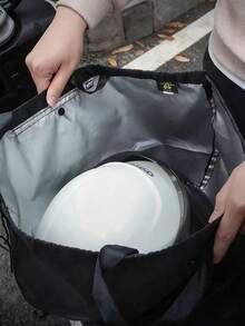 防水摩托车头盔收纳袋 – 大容量便携包，适用于全盔和半盔，也适用于电动滑板车和电动自行车骑行者 – 耐用牛津布面料，带按扣和提手设计 – 便携式防尘罩，适用于摩托车、自行车、滑雪头盔