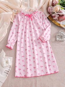 Este dulce, elegante y casual conjunto de ropa de estar en casa de manga larga está diseñado especialmente para niñas. Presenta un cuello redondo con estampado de lazos rosas y un bajo recogido, creando un estilo de princesa cómodo. Es muy adecuado para usar en casa, leer, descansar y relajarse. También es un gran regalo para niños o amigos. - Rosa - Ver 4