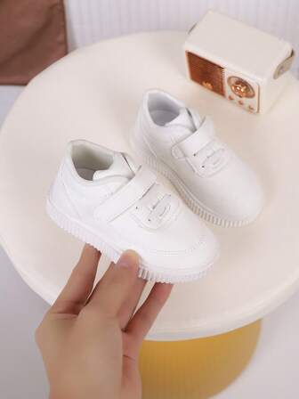 1双儿童PU皮时尚轻便舒适小女孩鞋，春秋季刺绣白色低帮运动鞋
