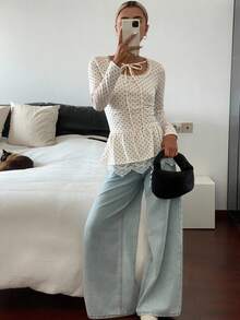 Livesso 女士波点面料蝴蝶结领修身紧身下摆蕾丝拼接芭蕾舞鞋款长袖甜美T恤 - 白色 - 查看 3