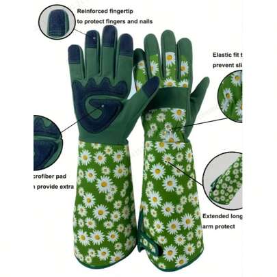玫瑰修剪园艺手套，带防刮层，可抵御尖锐物体；加长腕部设计，保护前臂；透气面料，长时间佩戴舒适；防滑掌托，操控稳定；兼容触屏设备；灵活易用，园艺轻松自如；经久耐用，耐磨损；适用于各种园艺场景。