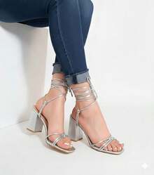 Sandalias negras de tacón grueso con punta cuadrada y cordones para mujer Elegantes sandalias negras de tiras con tacón de bloque y lazo en el tobillo Elegantes sandalias de tacón con cordones y punta cuadrada abierta para mujer - Plateado - Ver 3