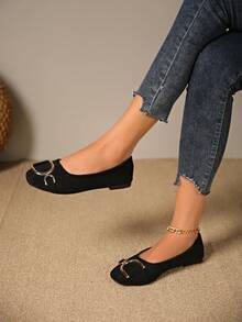 1双纯色时尚平底方头女鞋，适合办公室、居家、户外、健身房、派对、婚礼、海滩等各种场合，四季皆宜。 - 黑色 - 查看 7