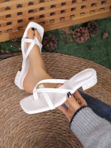 Sandalias de mujer de unicolor con correa de tobillo: ligeras y de moda. Cómodas sandalias tipo chanclas deslizables. Sandalias de tacón alto para mujer - Blanco - Ver 1