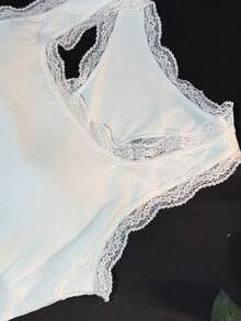 优雅小众蕾丝边饰短款吊带背心，百搭性感简约设计修身打底衫