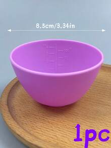 1个DIY面膜搅拌碗，带有精确的刻度标记，方便混合面膜粉，是制作定制面膜的理想工具。采用耐用柔软的橡胶材料制成，不易损坏。