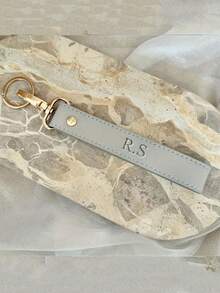 定制字母PU皮革钥匙扣、个性化腕带钥匙扣、婚礼派对礼品、汽车钥匙扣、男女通用皮革钥匙扣