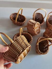 1/2个迷你编织篮 - 复古塑料藤编外观装饰收纳篮，带提手，多种款式敞口设计，适用于婚礼、派对和家居装饰，可用作礼品篮、收纳篮和派对装饰品。编织纹理，是情人节、单身派对、生日派对、婚礼、退休派对、乔迁派对、毕业典礼和其他装饰活动的理想之选。 - 彩色 - 查看 9