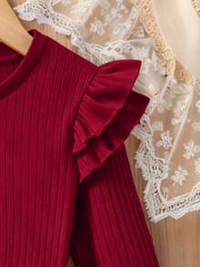 少女纯色荷叶边袖圆领长袖上衣和格子迷你裙套装