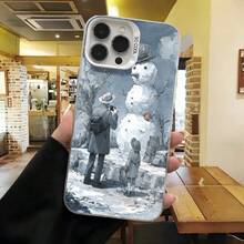 Cubierta de telefono con diseño de invierno azul claro con hombre y niño jugando con muñeco de nieve para iPhone 14 Pro Max funda protectora estilo vintage ideal para uso diario en cafeterias y salas de estar - Negro - Ver 3