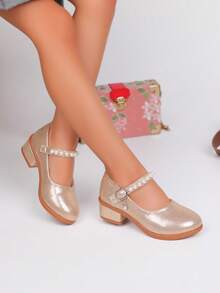 一双闪亮金色女童礼服鞋，珍珠装饰纽扣点缀，适合大龄儿童参加派对、日常穿着、表演、搭配连衣裙、芭蕾舞、玛丽珍鞋、公主鞋等场合。 - 金色 - 查看 2