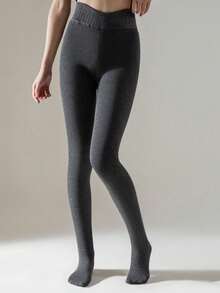 1 para szarych, grubych i termicznie podszytych rajstop w pionowe paski z wysokim stanem, modelujących brzuch i nieuciskających. Uniwersalne, ciepłe, niezastąpione.