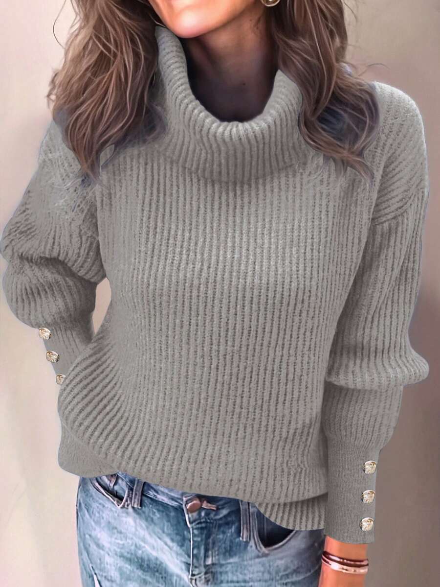 Áo len nữ cổ cao dáng rộng, kiểu dáng thường ngày, chất liệu dệt kim gân, tay dài, màu xám nhạt.