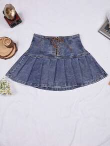 Y2K 街头辣妹索环孔眼系带前弹力褶皱 A 字形牛仔迷你裙，适合夏季音乐节