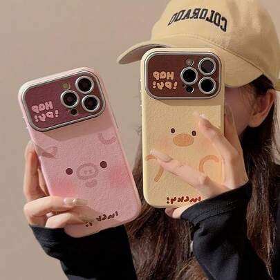 Kavenfort 1pc Super Cute Pig & Duck Design Leather Protective Case Compatible With IPhone 17 Pro Max, 16/15/14/13/12/11 Series, Cartoon, Cute, Personalized, Original, Girly, Creative, Geometric, Kawaii, Minimalist, Pet, Soft Girl, Ins Style, Couple, Holiday, Birthday Gift
