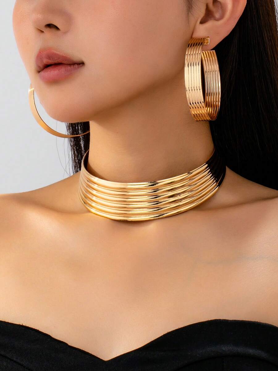 Set de 3 piezas de collar gargantilla y aretes geométricos de metal con diseño exagerado en color dorado - Conjunto de pendientes y gargantilla - Ver 1