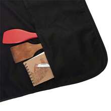 一件男女通用围裙背心，带两个口袋，可调节围兜式清洁围裙，涤纶编织无袖围裙，腰部系带，适合厨房、浴室、家庭使用，实用方便。