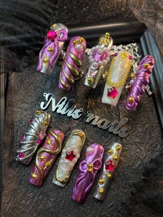 Cute Baroque Nail Art Look With 10pcs Purple Handmade Acrylic Press On Nails Long Square Nails Silver&Purple Chrome Diamond Embedding Fake Nails Hand Draw Geometric Pattern Nail, 3D Carved Water Droplet Pattern, 3D Pearl Drawing Heart Decoration Suitable For Parties Use Set Suitable For Holiday Use, Suitable For Girls To Use Wear With Free Gel Sticker Nail File