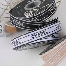 2.5厘米宽双面缎面涤纶丝带，高密度编织，光滑柔软，不起球，适用于花束包装、花艺设计、礼品盒蝴蝶结制作、蛋糕装饰、DIY手工，适用于婚礼、情人节、生日、圣诞节、新年等各种场合。 - 彩色 - 查看 2