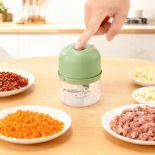 Pequeña picadora-trituradora eléctrica multifuncional de ajo - Tiene también la propiedad de procesador de alimentos pequeño y portátil; puede triturar verduras y ajo. Como procesador de alimentos manual, se puede usar para cortar ajo, cebolla y chile. Su función principal es triturar y picar ajo; gracias a su diseño eléctrico, mejora la eficiencia del procesamiento, y su tamaño compacto facilita su almacenamiento y transporte. - Verde - Ver 3