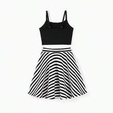 Matching Family Outfits – Striped T-Shirt For Men & Boy, Crop Top & Midi Skirt Co-Ord Set For Women & Girl, Flared Dresses For Baby Girl – Stylish Summer Family Coordinated Cotton Set - 黑與白 - 查看 4