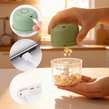 Pequeña picadora-trituradora eléctrica multifuncional de ajo - Tiene también la propiedad de procesador de alimentos pequeño y portátil; puede triturar verduras y ajo. Como procesador de alimentos manual, se puede usar para cortar ajo, cebolla y chile. Su función principal es triturar y picar ajo; gracias a su diseño eléctrico, mejora la eficiencia del procesamiento, y su tamaño compacto facilita su almacenamiento y transporte. - Verde - Ver 9