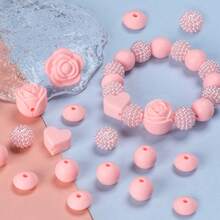 40/42件/套硅胶珠饰品制作套装，DIY串珠工艺配件，包含皇冠/心形/星星/玫瑰花等时尚装饰珠，非常适合制作串珠笔/项链/手链/钥匙扣/证件挂绳，适合女性、男性、手工艺者、学生、上班族、礼品购买者。 - 皇冠玫瑰花混合套裝 - 查看 5