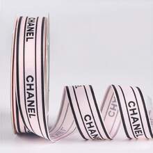 2.5厘米宽双面缎面涤纶丝带，高密度编织，光滑柔软，不起球，适用于花束包装、花艺设计、礼品盒蝴蝶结制作、蛋糕装饰、DIY手工，适用于婚礼、情人节、生日、圣诞节、新年等各种场合。 - 彩色 - 查看 7