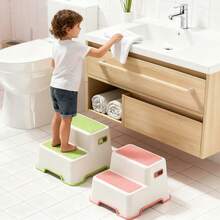 两级台阶凳，塑料防滑表面踏凳，便携式浴室梯，耐用多功能脚凳，儿童脚凳，婴儿马桶凳，洗手池踏凳，儿童脚踏，小凳子，站立凳，增高凳，可站立或坐下，防滑设计，带防滑垫，牢牢抓住地面不会滑动 - 彩色 - 查看 4
