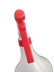 Atomizador de 1 litro diseñado para aplicar líquidos de forma uniforme y práctica. Su boquilla ajustable permite elegir entre rociado amplio o chorro directo según la necesidad. Cuenta con un cuerpo resistente, fácil de llenar y cómodo de usar gracias a su diseño ligero. Ideal para jardinería, limpieza del hogar, talleres y actividades de mantenimiento. Su tamaño es adecuado para trabajos continuos sin ser estorboso. - Blanco - Ver 2