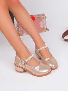 一双闪亮金色女童礼服鞋，珍珠装饰纽扣点缀，适合大龄儿童参加派对、日常穿着、表演、搭配连衣裙、芭蕾舞、玛丽珍鞋、公主鞋等场合。 - 金色 - 查看 1