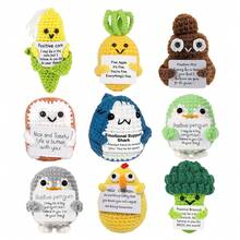 Mini pinguino all'uncinetto con energia positiva, regalo divertente e ispiratore, adatto per donne, uomini, amici, figlie, colleghi, decorazioni in peluche a forma di anatra e squalo, regalo per compleanni e Natale, decorazione calda e carina - Colori misti - Visualizzare 1
