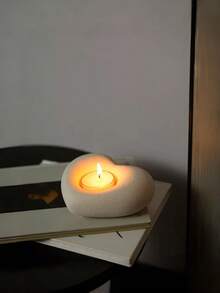 1pc Modern Minimalist Ceramic Candle Holder, Heart-Shaped Design, Smooth Glaze, Creative Tea Light Candle Holder, Suitable For Valentine's Day/Wedding/Holiday Tabletop Decor, Home Dining Table Display Accessory, Ceramic Heart-Shaped Candle Tray, Holiday Atmosphere Decorative Item - Multicolor - View 2