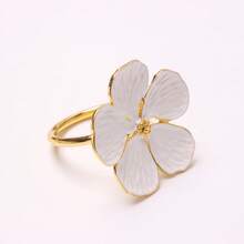 6个白色五瓣金属餐巾环，奢华创意餐具装饰餐巾环，适用于餐厅、酒店、生日、婚礼、农场、情人节、自助餐、派对和家庭厨房餐桌。 - 白色 - 查看 5