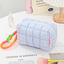 这款马卡龙色化妆包采用便捷的提手设计，非常适合旅行携带。它由柔软的绗缝泡沫面料制成，空间宽敞，并配有时尚的拉链和格子图案。这款便携式化妆包包含一个抽绳和一个可爱的零钱包，还可以用作珠宝收纳包、化妆刷收纳包和口红收纳包。 - 彩色 - 查看 13