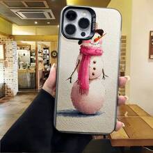 Cubierta de telefono con diseño de muñeco de nieve color gris claro con bufanda rosa para iPhone 14 Pro Max estilo invernal para uso diario en cafeterías y ocasiones casuales - Blanco - Ver 4