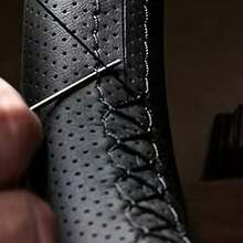 适用于道奇挑战者、道奇Charger（2015-2021款）、道奇Durango（2018款）的手工方向盘套 - 38公分 - 查看 5