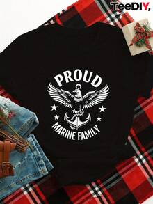 Maglietta grafica da donna "Proud Marine Family" - Nera con design patriottico bianco, maglietta casual a maniche corte con collo rotondo, abbigliamento casual e da famiglia di marine, abbigliamento adatto per tutte le stagioni, vestibilità comoda, stile vintage, tessuto morbido e traspirante - nero - Visualizzare 1