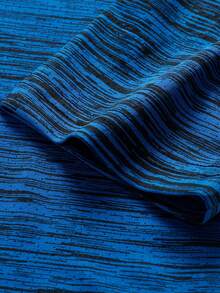 两件男士短袖上衣，采用时尚迷彩图案、圆领、针织面料和修身剪裁。运动风格设计，适合休闲穿着、街头服饰、户外活动、派对和运动场合——短袖。 - 彩色 - 查看 5