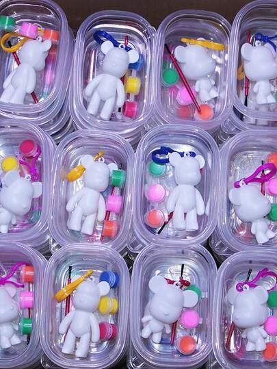 1/2/5/6 件套 DIY 手工套装 - 涂鸦娃娃钥匙扣，彩色小熊造型钥匙圈 | 材质：塑料 | 套装包含：1 个小熊素体 + 3 色颜料 + 1 个搅拌勺 + 1 个钥匙扣 | 颜色随机 | 提升创造力和动手能力 | 适用于派对游戏、课堂奖励、节日礼物