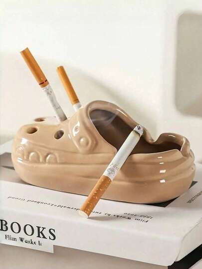 2pcs Brand New Flame Retardant Ceramic Ashtrays, Cute Design, Heat Resistant, Unique Gift; 1pc Unique Ceramic Clog Ashtray, Practical Daily Design - Perfect For Home, Office, Living Room And Hotel Decor. Ideal For Valentine's Day, New Year Gifts Or New Year Collectibles, Also Great As Office Desk Accessory. 1pc Random Color Ashtray, Suitable For Office Decor, Collection, Unique Ashtray, Fun Decoration